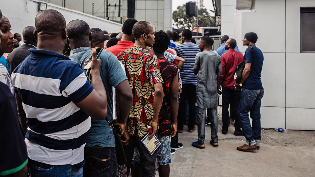 Người dân Nigeria xuống đường phản đối sử dụng CBDC và chính sách “không dùng tiền mặt”